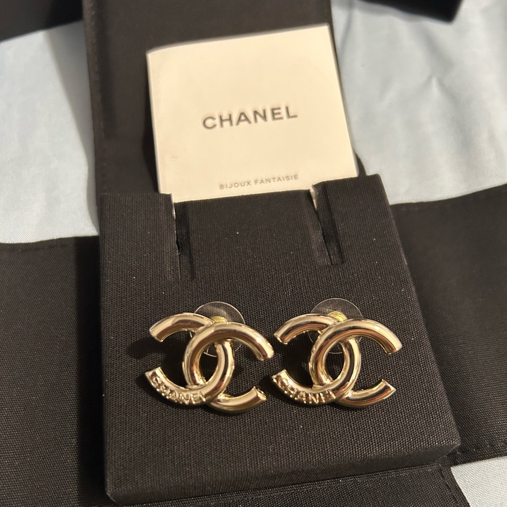 Brand new Chanel earrings in color champagne only worn once